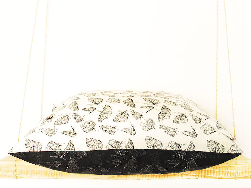 vegane_Bio-Kissen-butterfly-black-white