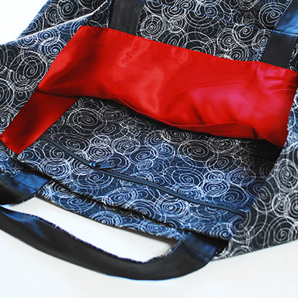 vegane_Tasche_Kringel_schwarz_Reißverschluss