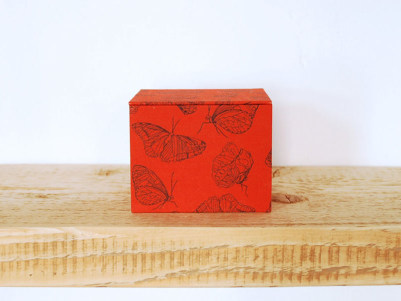 Biostoffe_Geschenkbox_Dekobox_Schmuckschachtel_Schmetterling_rot_klein