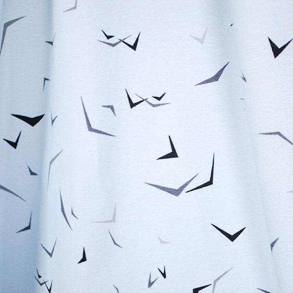 bedruckter_Bio_Jersey_Vogelschwarm_eisblau