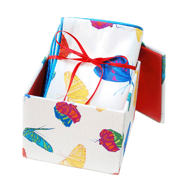 https://biostoffe-berlin.de/wp-content/uploads/2018/12/Geschenkset_Kissenhülle_Geschenkbox_Biostoffe_Butterfly_bunt_klein.png